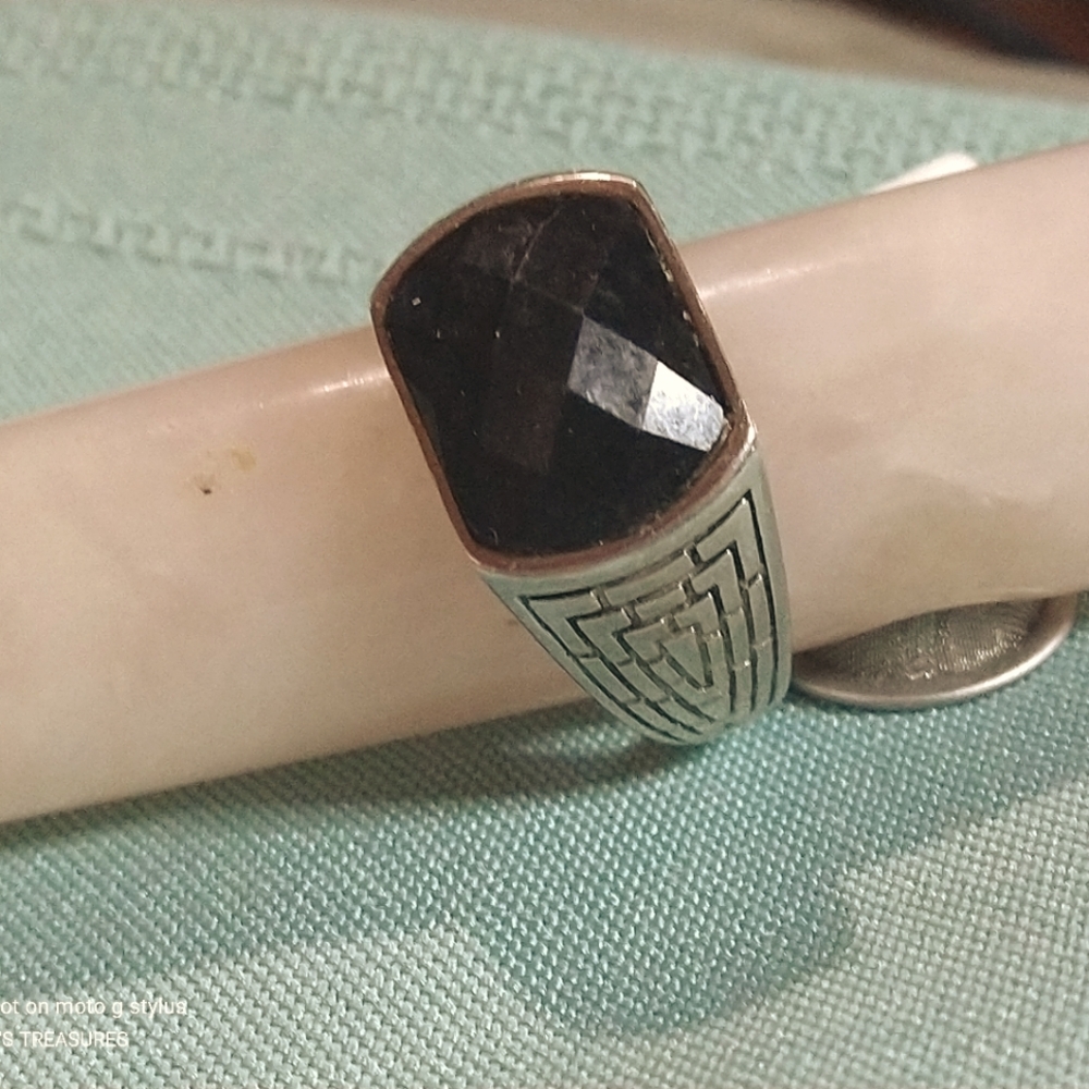 BLACK JADE STERLING RING DIAMOND MOTIF FACETED STONE. (R-135045)
